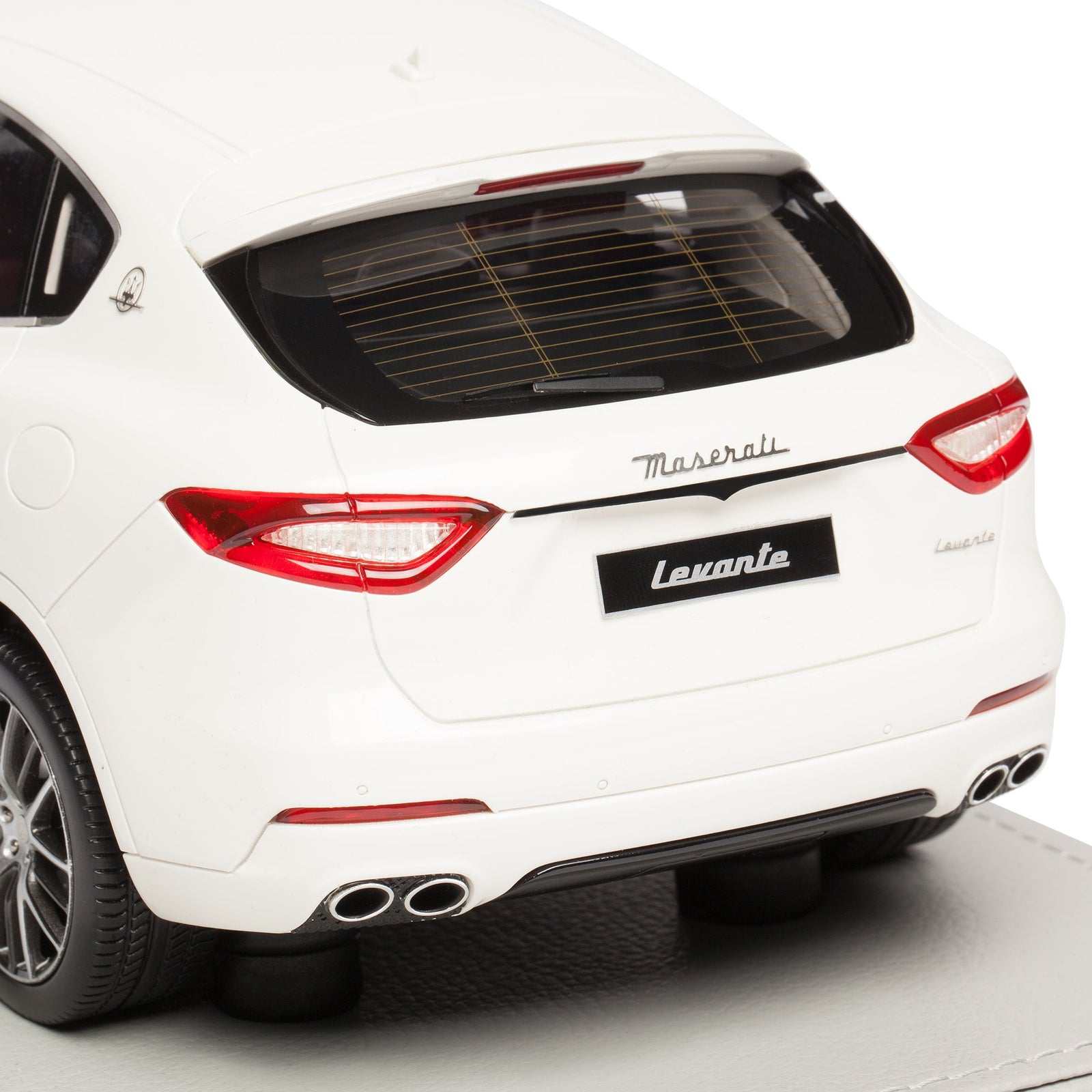 Maserati Levante 1:18ホワイトモデル 1:18 Levante White – Maseratistore