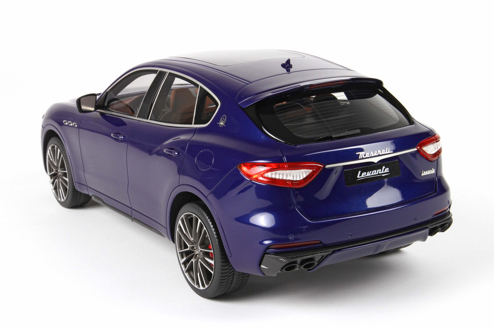Maserati Levante 1:18ホワイトモデル 1:18 Levante Bianco Alpi – US - Maserati Store