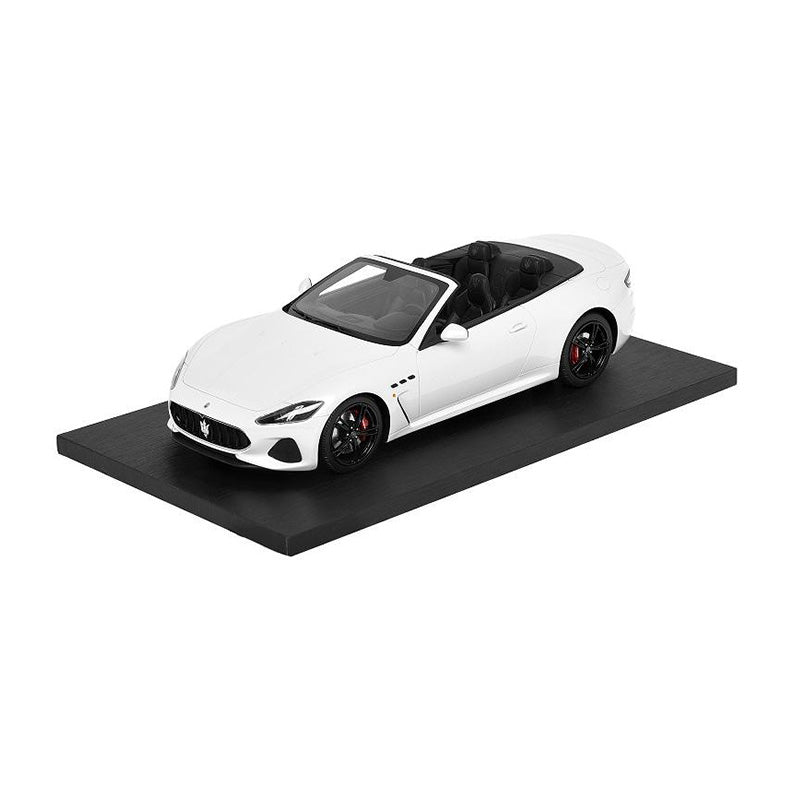 Maserati Levante 1:18ホワイトモデル Maserati Levante 1:18ホワイトモデル